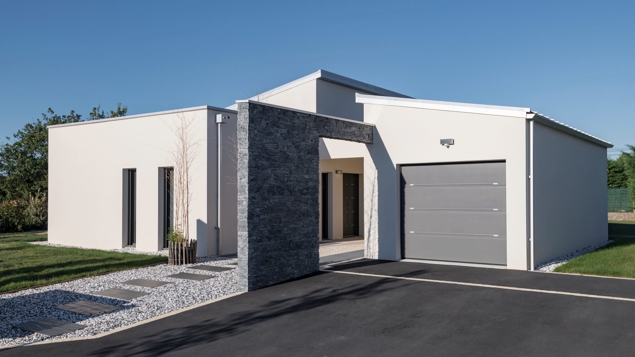 Maison témoin Maisons Privat première maison E+C- Bepos NF HQE Maison à la Roche sur Yon